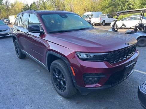 Used 2025 Jeep Grand Cherokee Altitude image 8