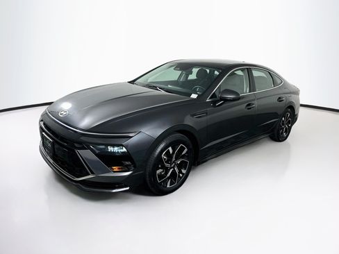 Used 2025 Hyundai Sonata SEL FWD image 3