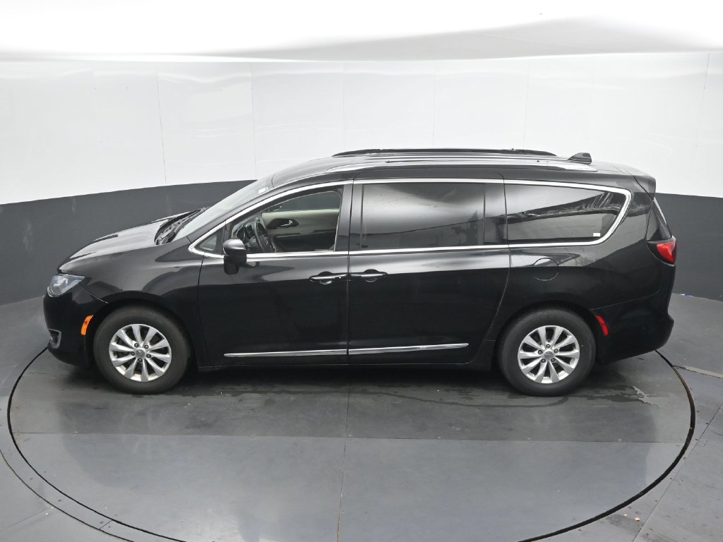 Used 2019 Chrysler Pacifica Touring-L w/ Advanced Safetytec Group FWD image 37