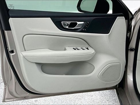 Certified 2025 Volvo S60 B5 Plus w/ Protection Package Premier image 23