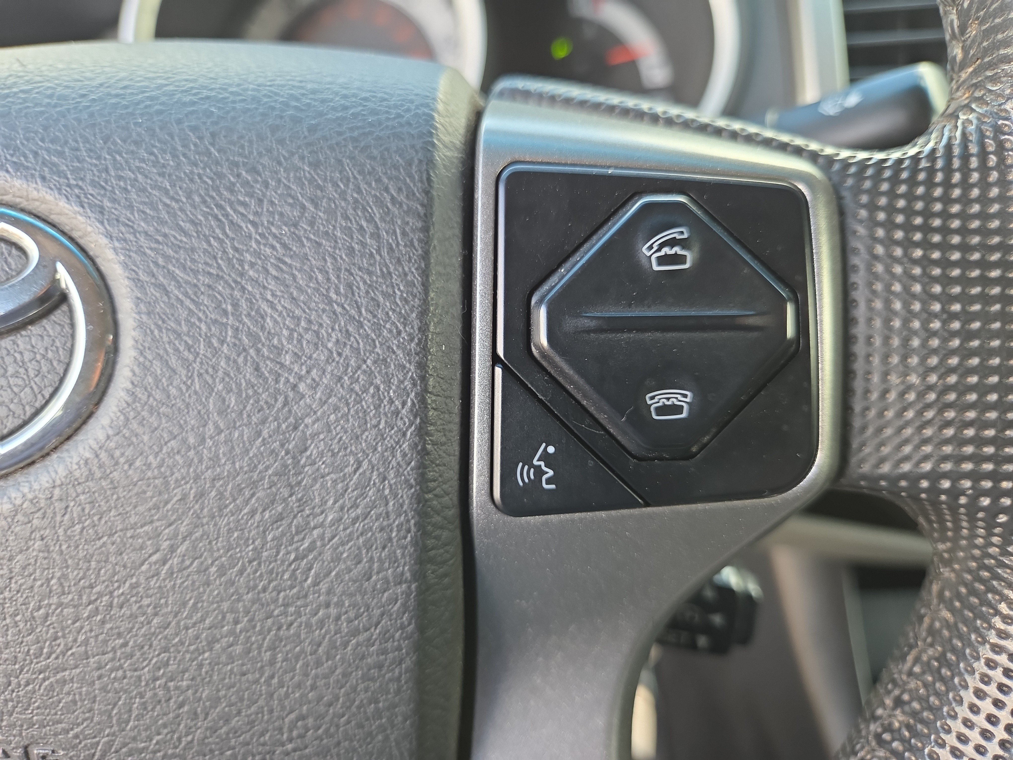 Used 2014 Toyota Tacoma 4x4 Double Cab w/ TRD Off-Road Package image 26