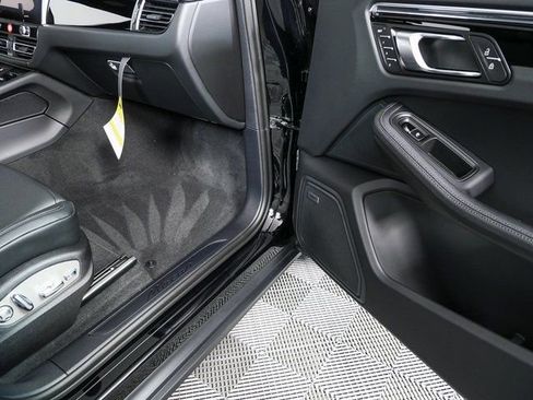 New 2026 Porsche Macan image 27