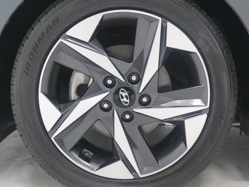 Used 2023 Hyundai Elantra SEL w/ Convenience Package FWD image 25