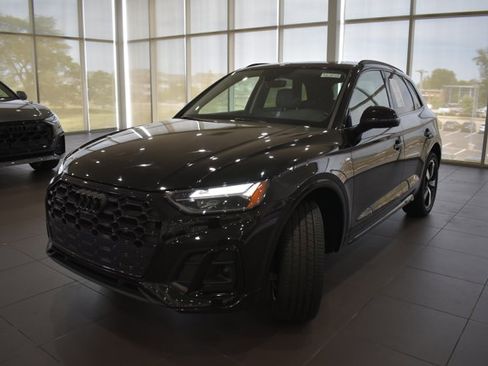 Used 2022 Audi Q5 2.0T Premium Plus w/ Premium Plus Package AWD/4WD image 3