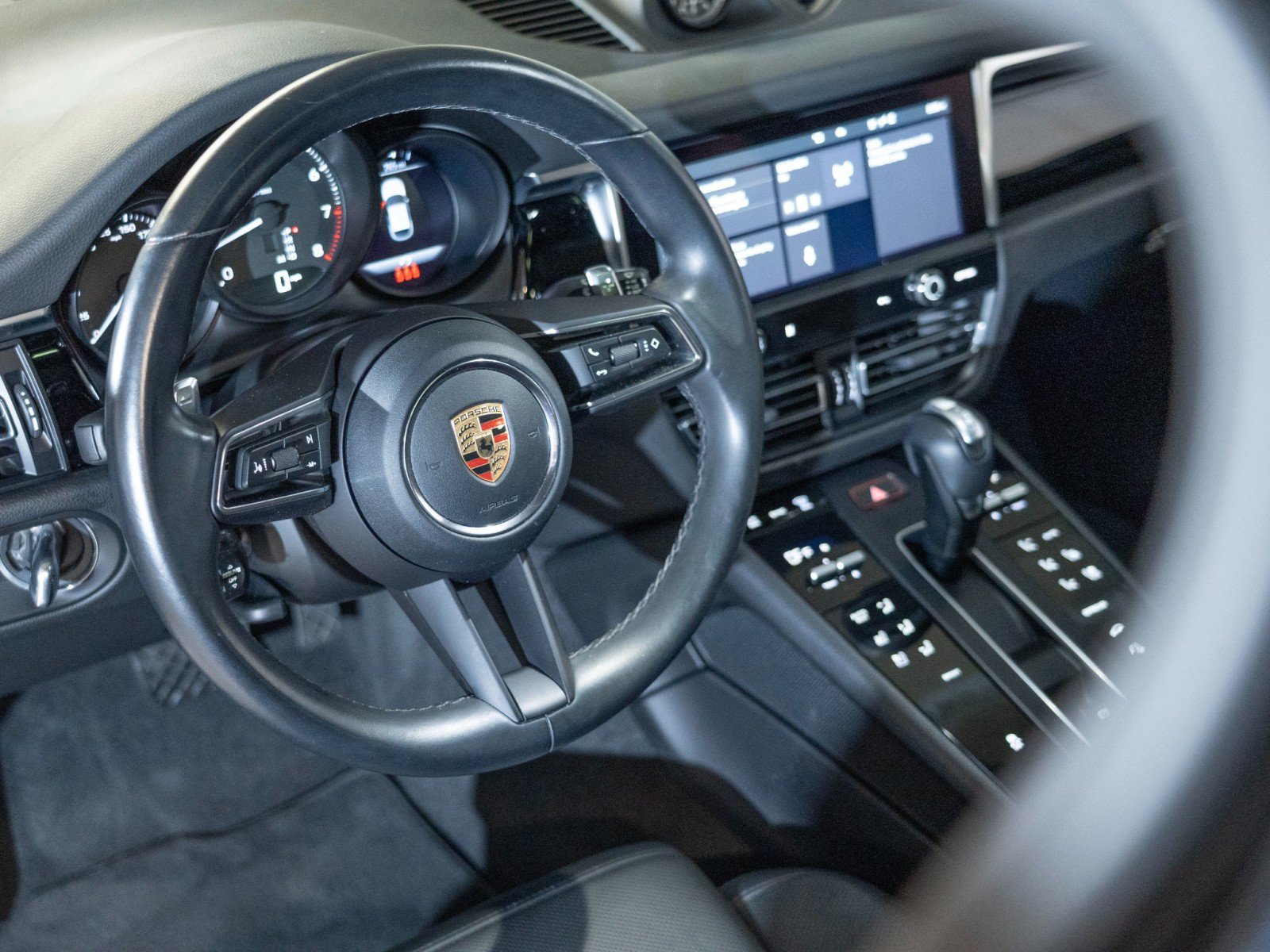 Certified 2023 Porsche Macan AWD/4WD image 15