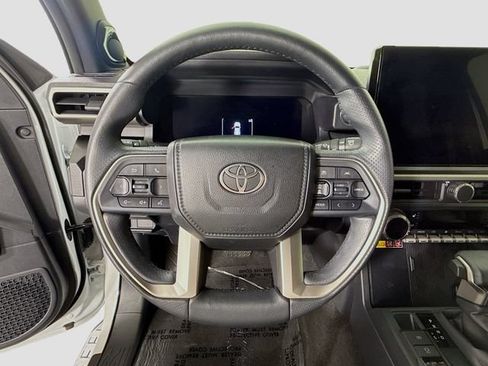 Certified 2025 Toyota 4Runner Limited w/ Tow Technology Package AWD/4WD image 13