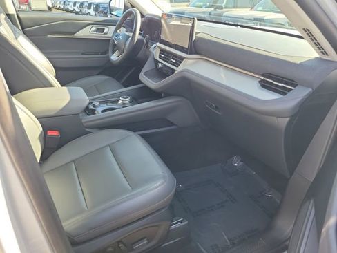 Used 2026 Ford Explorer Active w/ Active Comfort Package RWD image 16