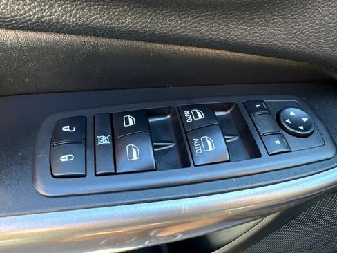 Used 2019 Jeep Cherokee Latitude Plus w/ Cold Weather Group AWD/4WD image 12