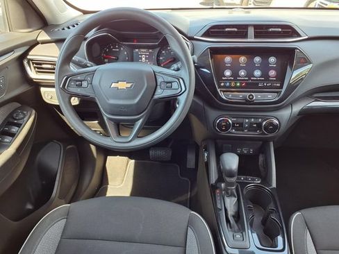 Used 2023 Chevrolet TrailBlazer LT w/ Convenience Package FWD image 6