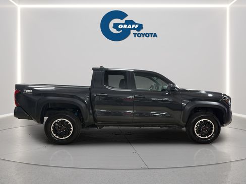 Used 2025 Toyota Tacoma TRD Off-Road AWD/4WD image 9
