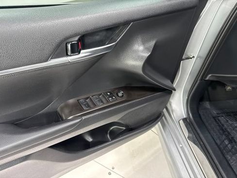 Used 2024 Toyota Camry SE FWD image 11