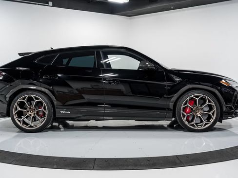 Used 2024 Lamborghini Urus Performante AWD/4WD image 2