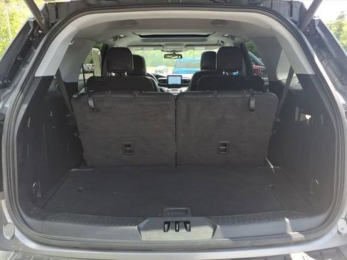 Used 2022 Ford Explorer XLT w/ Equipment Group 202A AWD/4WD image 10