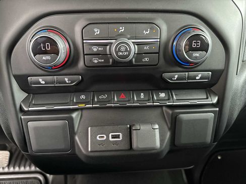 Certified 2022 Chevrolet Silverado 1500 RST w/ Redline Edition AWD/4WD image 18