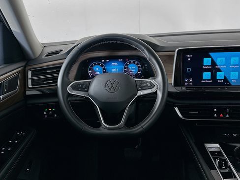Used 2025 Volkswagen Atlas SE AWD/4WD image 18