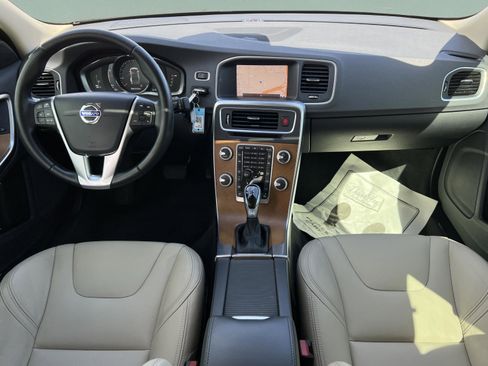 Used 2017 Volvo S60 T5 Inscription Platinum image 9