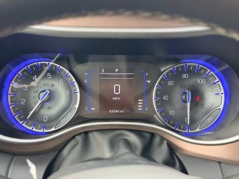 Used 2023 Chrysler Voyager LX image 8