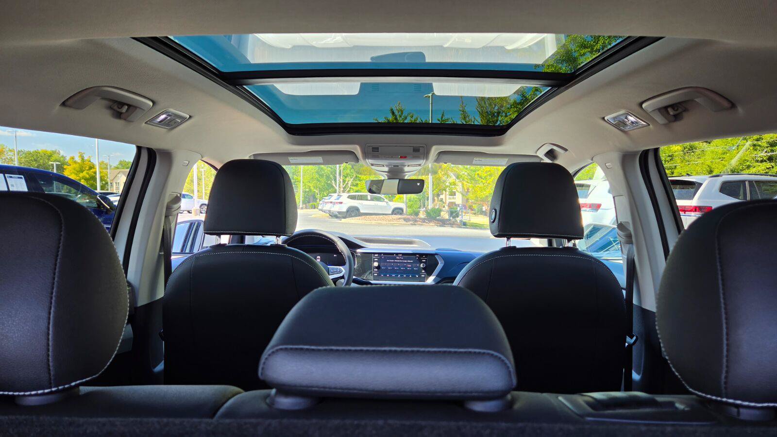 Certified 2023 Volkswagen Taos SE w/ Panoramic Sunroof Package FWD image 60