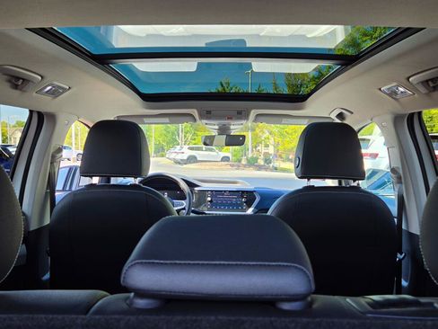 Used 2023 Volkswagen Taos SE w/ Panoramic Sunroof Package FWD image 60