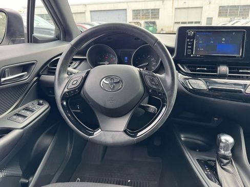 Used 2018 Toyota C-HR XLE FWD image 16