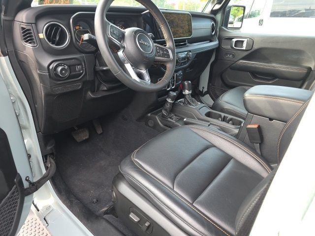 Used 2024 Jeep Wrangler Unlimited Sahara w/ Technology Group AWD/4WD image 7