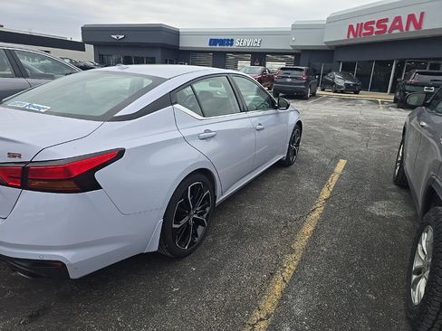 Used 2024 Nissan Altima 2.5 SR w/ SR Premium Package image 4