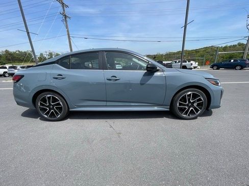 New 2025 Nissan Sentra SR w/ SR Premium Package image 4