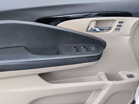 Used 2020 Honda Pilot Touring image 14