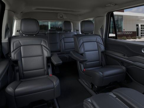 New 2026 Lincoln Navigator Premiere AWD/4WD image 11