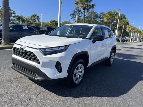 Used 2023 Toyota RAV4 LE FWD image 5