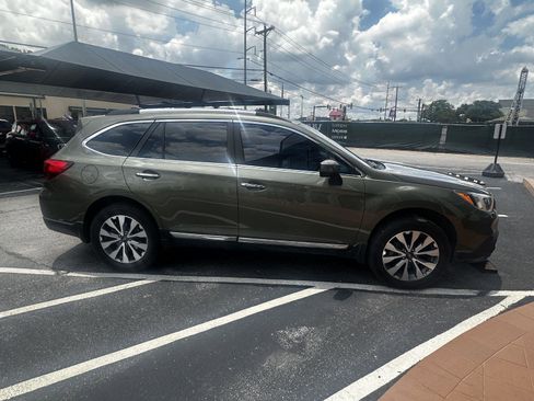 Used 2017 Subaru Outback 3.6R Touring w/ Popular Package #5A AWD/4WD image 2