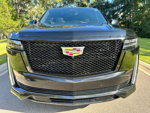 Used 2023 Cadillac Escalade Sport AWD/4WD image 2