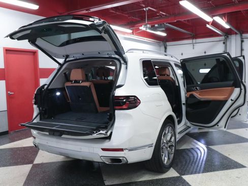 Used 2024 BMW X7 xDrive40i w/ Premium Package AWD/4WD image 31