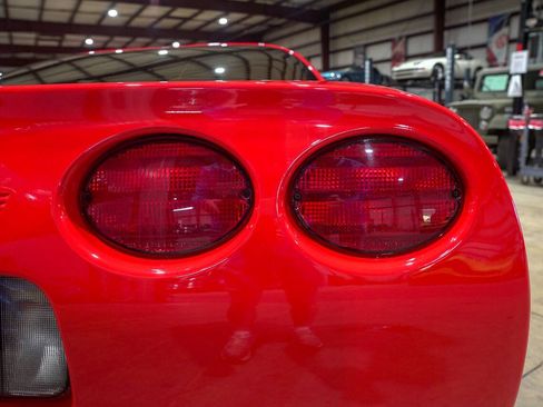 Used 2001 Chevrolet Corvette Coupe RWD image 32