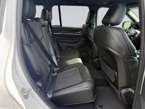 New 2026 Jeep Grand Cherokee Altitude image 18