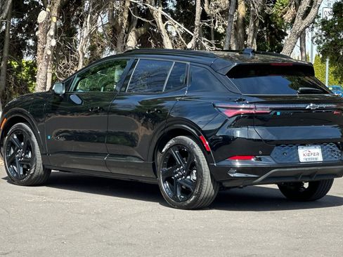 Used 2025 Chevrolet Equinox EV RS image 6