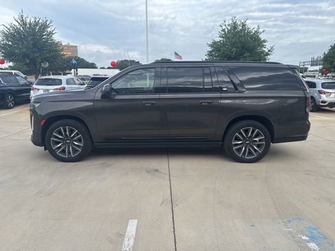 Used 2021 Cadillac Escalade ESV Sport w/ Driver Assist Tech Package AWD/4WD image 3