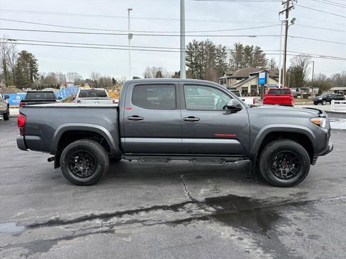 Used 2023 Toyota Tacoma SR5 w/ Technology Package image 2