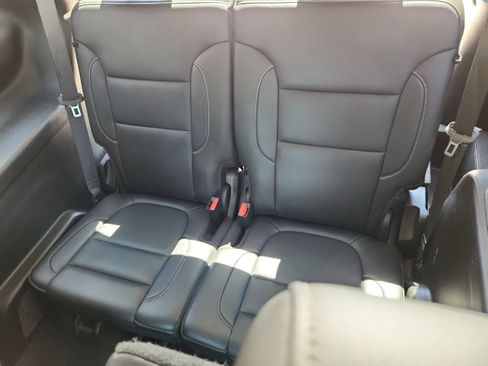 Used 2021 GMC Acadia SLT AWD/4WD image 12