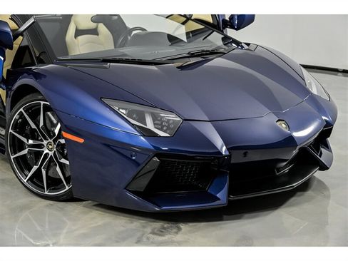 Used 2013 Lamborghini Aventador LP 700-4 AWD/4WD image 2