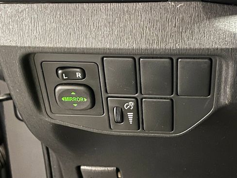 Used 2015 Toyota Prius Four image 14