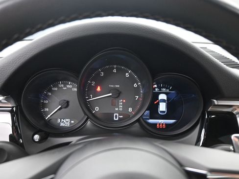 Used 2022 Porsche Macan image 19