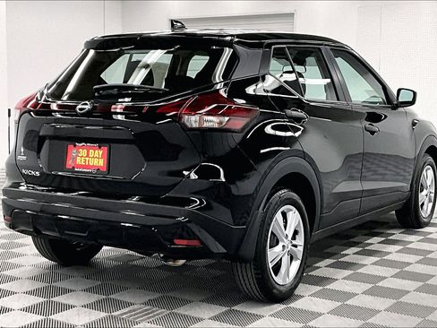 New 2025 Nissan Kicks Play S FWD image 18