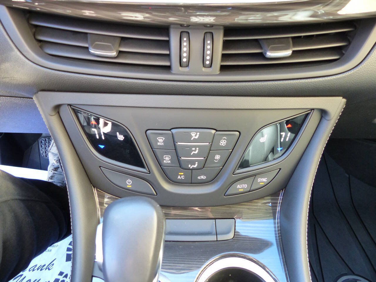 Used 2020 Buick Envision Essence AWD/4WD image 33