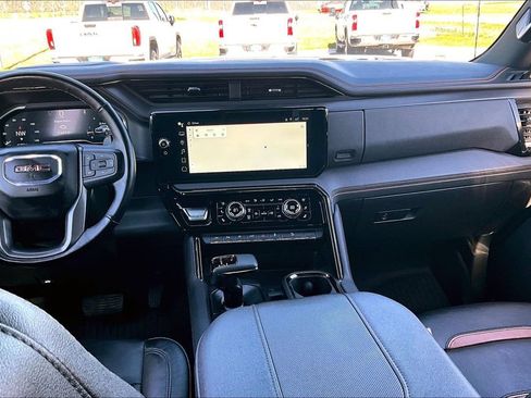 Used 2024 GMC Sierra 1500 AT4 w/ Technology Package AWD/4WD image 6