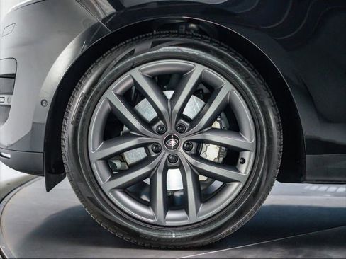 Used 2025 Land Rover Range Rover Sport SE image 12