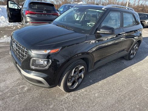 Used 2023 Hyundai Venue SEL image 15