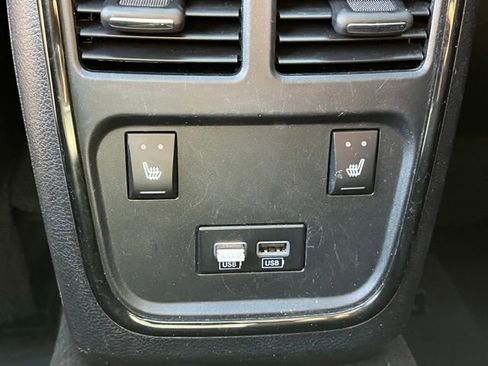 Used 2023 Chrysler 300 C RWD image 28