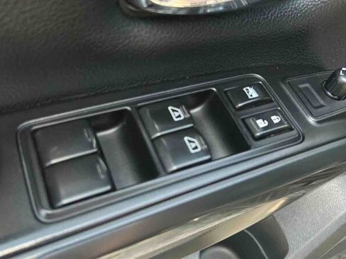 Used 2019 Nissan Titan SV w/ SV Convenience Package AWD/4WD image 19