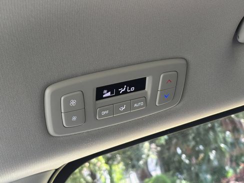 Used 2026 Kia Carnival FWD image 24
